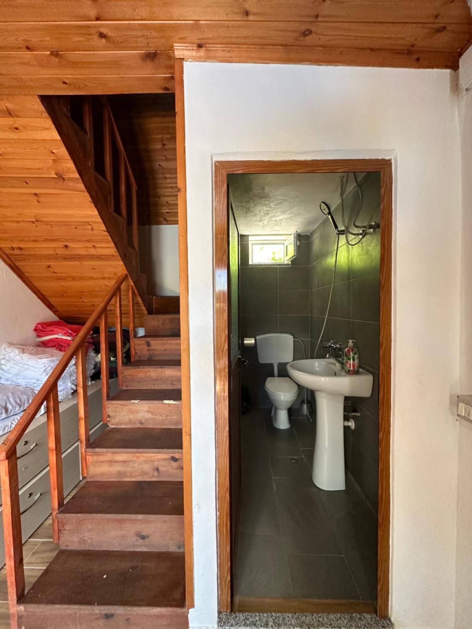 Guesthouse Kroni I Micanit Theth Exteriér fotografie